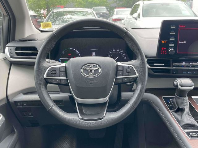 2025 Toyota Sienna XLE 8 Passenger