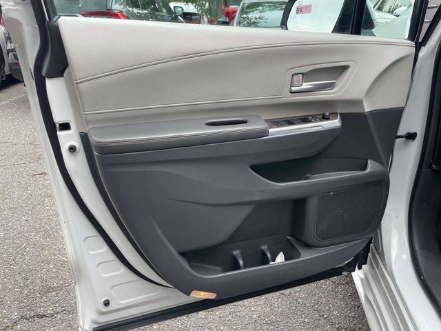 2025 Toyota Sienna XLE 8 Passenger