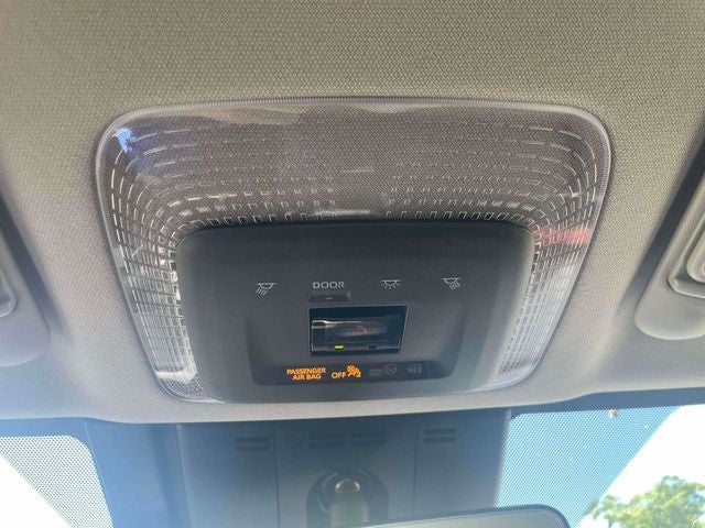 2025 Toyota Prius Plug-In Hybrid SE