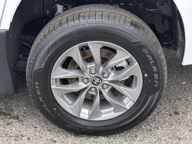 2025 Toyota Sienna LE 8 Passenger