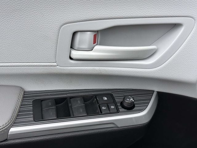 2025 Toyota Sienna LE 8 Passenger