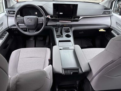 2025 Toyota Sienna LE 8 Passenger