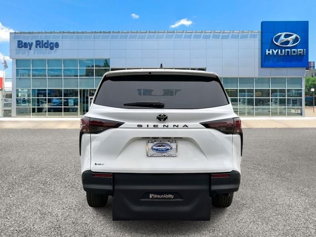 2025 Toyota Sienna LE 8 Passenger