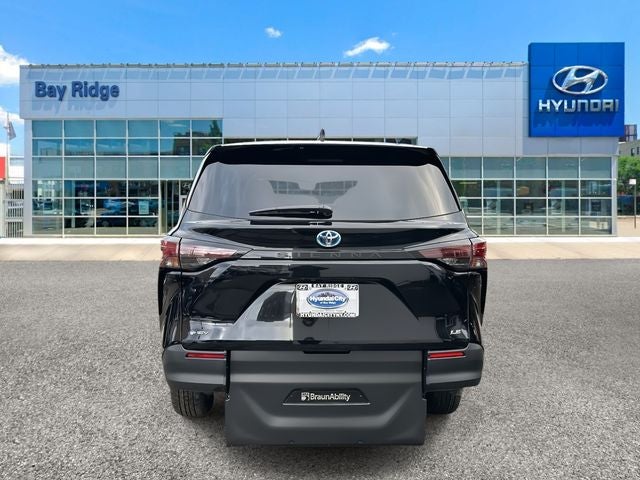 2026 Toyota Sienna LE Mobility 8 Passenger