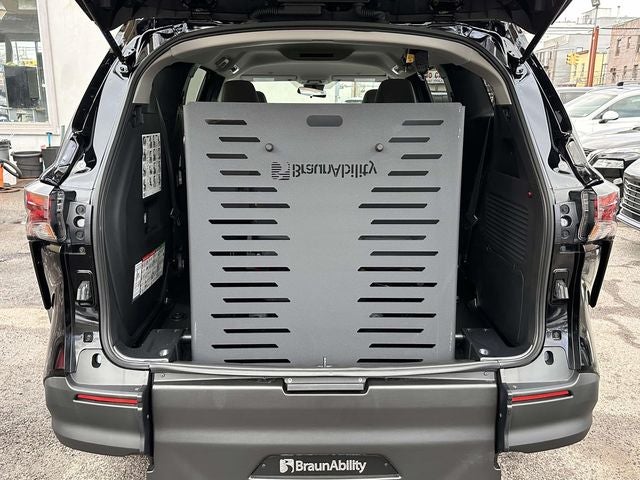 2025 Toyota Sienna Mobility LE 8 Passenger