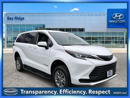 2026 Toyota Sienna Mobility LE 8 Passenger