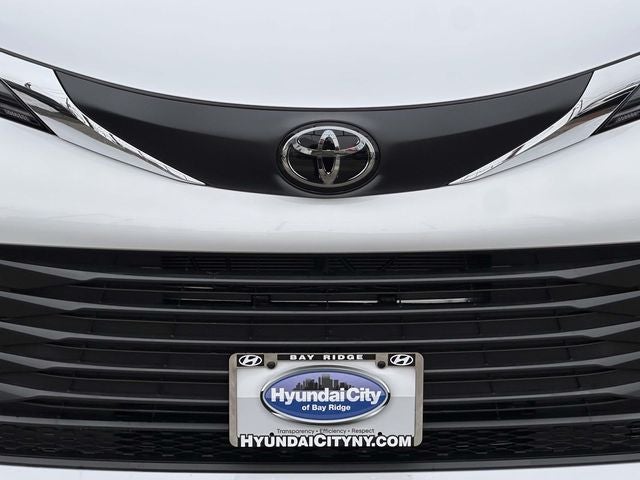 2026 Toyota Sienna Mobility LE 8 Passenger