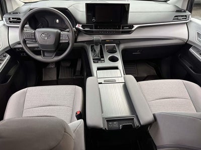 2025 Toyota Sienna Mobility LE 8 Passenger