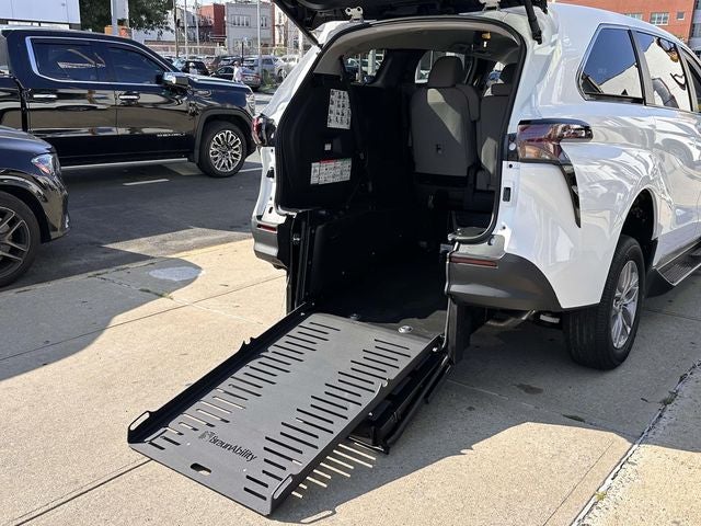 2026 Toyota Sienna LE 8 Passenger