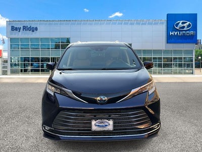 2022 Toyota Sienna Limited 7 Passenger