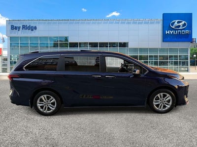 2022 Toyota Sienna Limited 7 Passenger