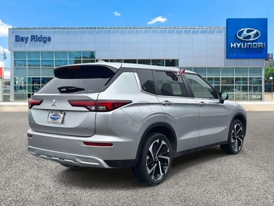 2023 Mitsubishi Outlander SE