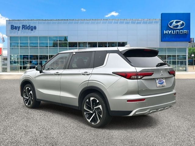 2023 Mitsubishi Outlander SE